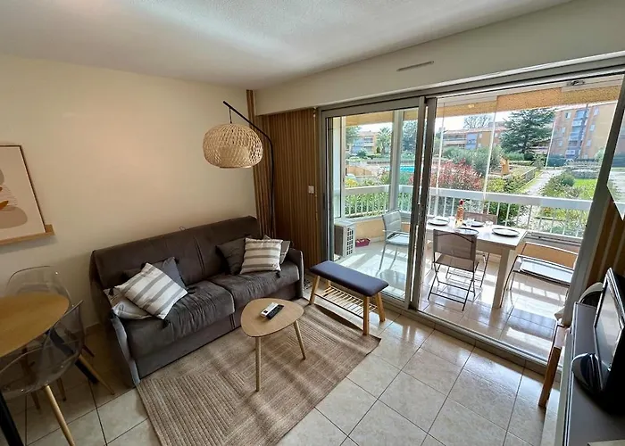 Bedroom In Pool Parking Apartmán *