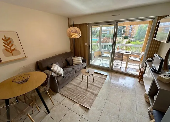 Bedroom In Pool Parking Apartmán *