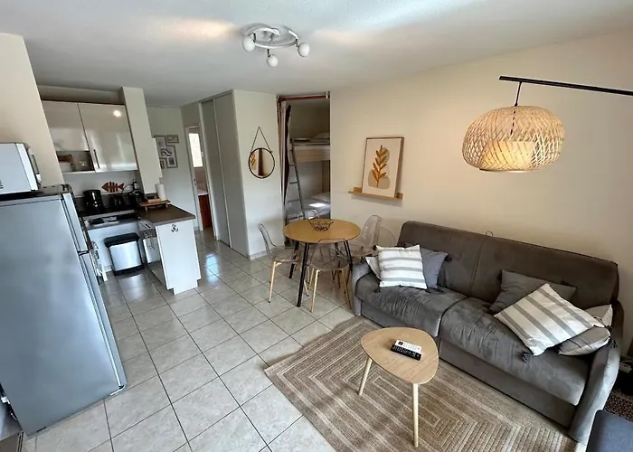 Bedroom In Pool Parking