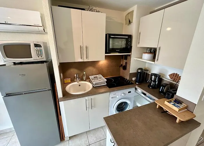 Bedroom In Pool Parking Le Lavandou